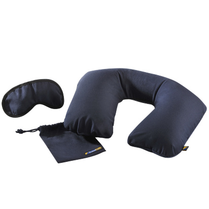 Travel Blue Total Comfort Set - Комплект из надувной подушки и маски Комплект Travel Blue Total Comfort Set состоит из: надувной подушки для шеи с собственной наволочкой, мягкой маски для глаз и сумки для переноски и удобства хранения.
