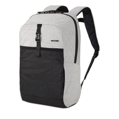 Рюкзак Incase Cargo Backpack Incase Cargo Backpack 15" изготовлен из полиэстера и нейлона, закрывается на плотную молнию и обладает множеством карманов. У рюкзака есть специальное отделение, идеальное подходящее для MacBook 15 дюймов. Дополнительный внутренний карман прекрасно подойдет для iPad