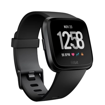 Умные часы Fitbit Versa Умные часы Fitbit Versa— это гибрид «умных» и спортивных часов, в котором функциональность, ориентированная на пользователей ведущих здоровый образ жизни поставлена на первый план. Они хороши в плане внешнего исполнения — у Versa приятные материалы корпуса, небольшие размеры и универсальный дизайн.
