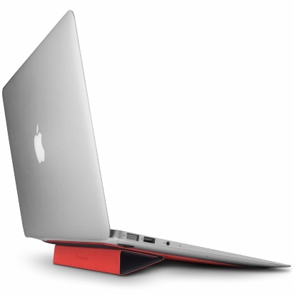 Twelve South BaseLift - Подставка для MacBook Супертонкая накладка Twelve South BaseLift из качественной многослойной микрофибры в стильном черно-красном оформлении легко превращается в подставку для Вашего ноутбука. Крепится она к нижней части устройства. Когда Вам нужно использовать подставку, просто скрутите BaseLift и она поднимет Ваш ноутбук для комфортной работы с ним. 